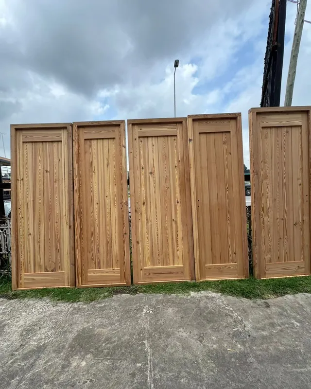 Puerta entablonada