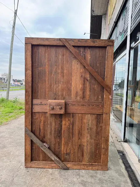 Puerta rústica Brava